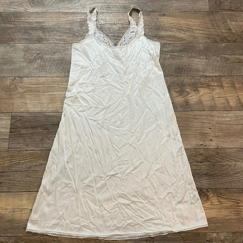Vintage‎ Vanity Fair White Full Slip Lace Trim Nylon Style 10-720 Size 36